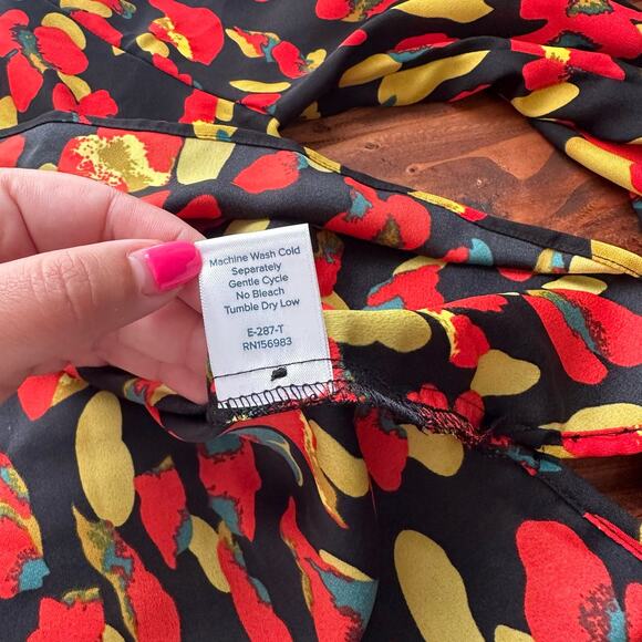 Evereve Allison Joy Reyna Leopard Smocked Long Sleeve Top NWT Size Small - Picture 7 of 9